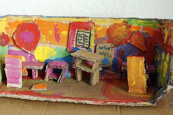 Bastelei aus Pappe Eine Wohnstube aus Pappe